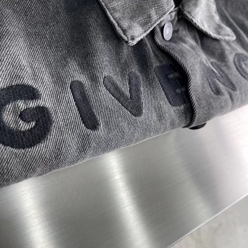 Áo gile denim G.I.V.E.N.C.H.Y hoạ tiết rách NewArrival 2023