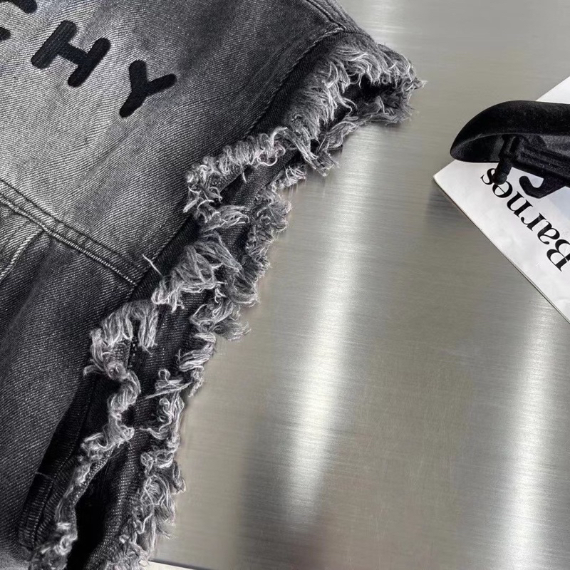 Áo gile denim G.I.V.E.N.C.H.Y hoạ tiết rách NewArrival 2023