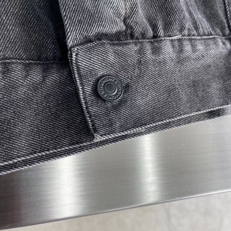 Áo gile denim G.I.V.E.N.C.H.Y hoạ tiết rách NewArrival 2023