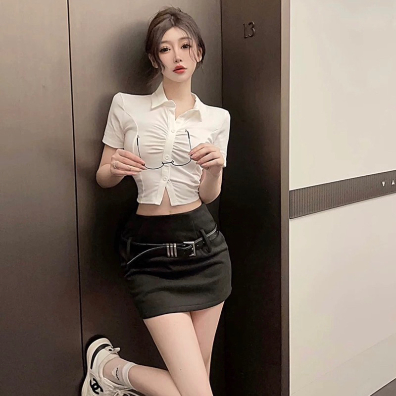 SET ÁO CROPTOP SƠ MI NHÍU NGỰC TRẮNG + CHÂN VÁY ĐEN + BELT