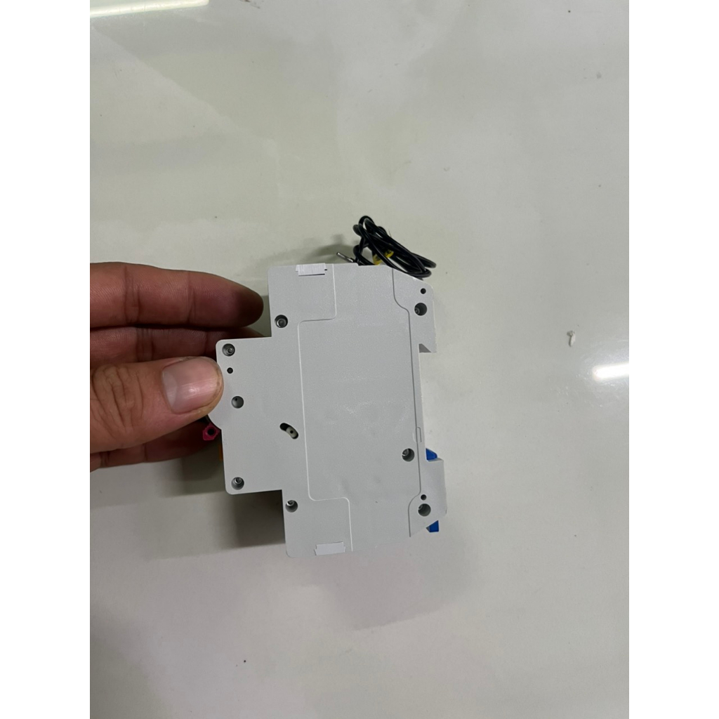 Aptomat thông minh Wifi Tuya 1P