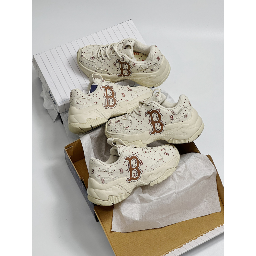 GIÀY THỂ THAO SNEAKER MLB SAFFIANO DIAMOND - TRẮNG BE_GIÀY MLB MONOGRAM KEM CHỮ B NÂU