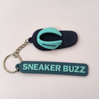 Móc khóa dép Sneaker Buzz siêu dễ thương