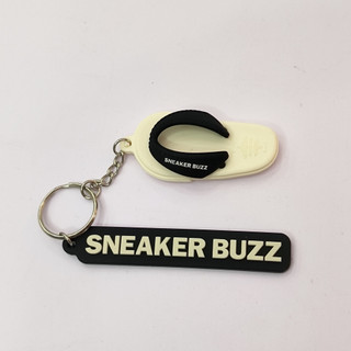 Móc khóa dép Sneaker Buzz siêu dễ thương