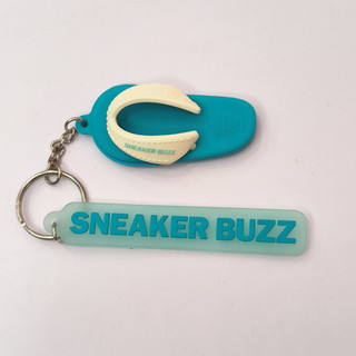 Móc khóa dép Sneaker Buzz siêu dễ thương
