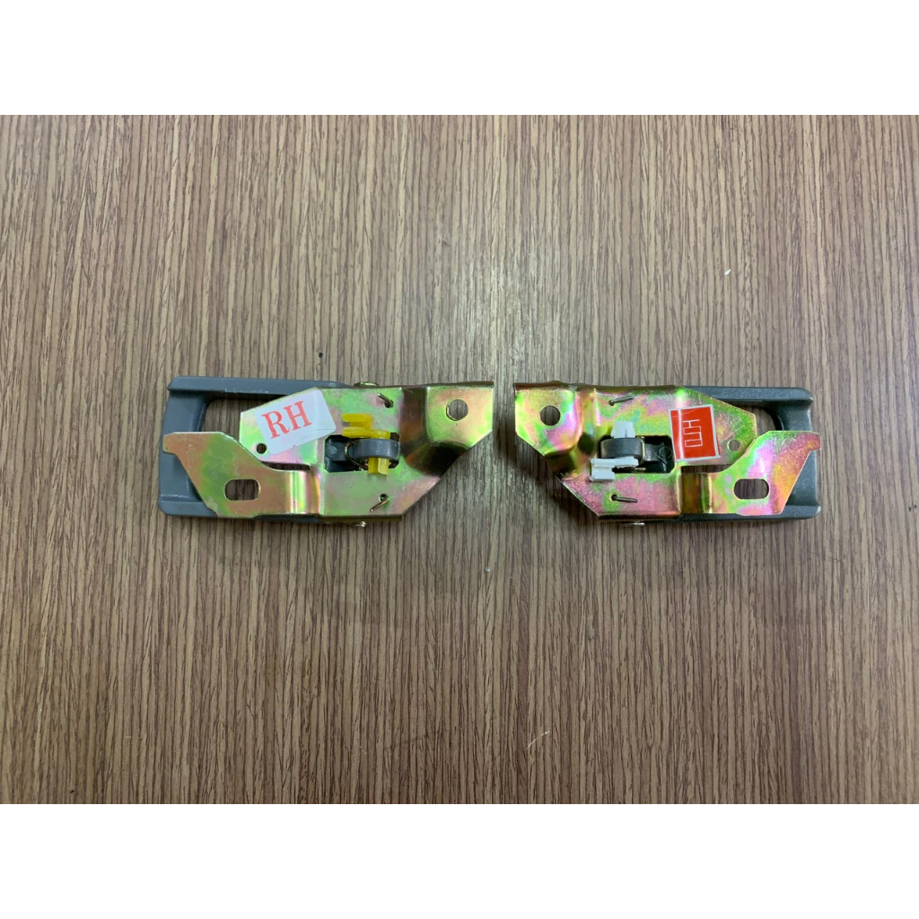 Tay mở cửa trong xe hyundai 1 tấn, 1,25 tấn đời 1997, HD100,...