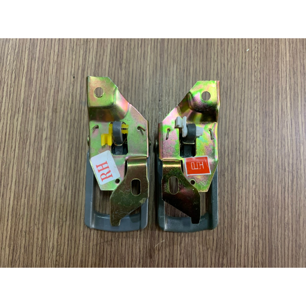 Tay mở cửa trong xe hyundai 1 tấn, 1,25 tấn đời 1997, HD100,...