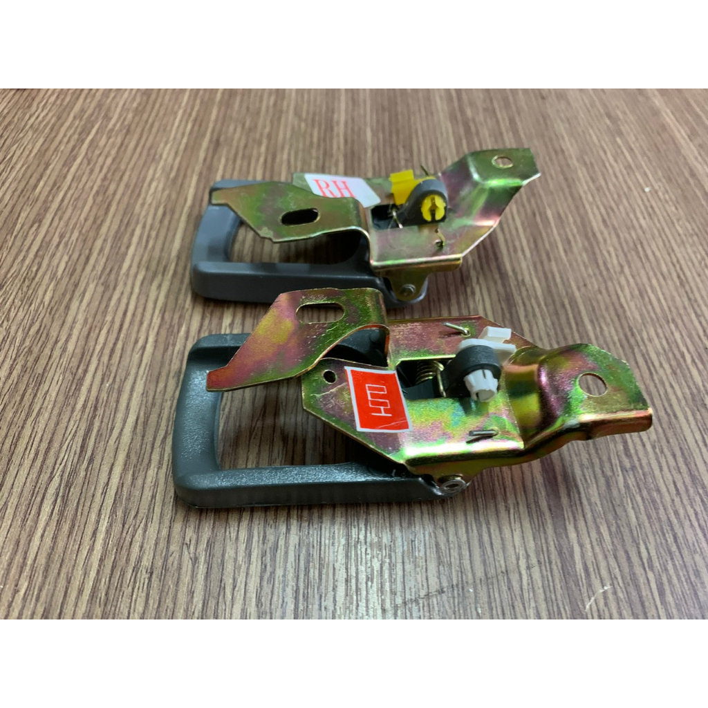 Tay mở cửa trong xe hyundai 1 tấn, 1,25 tấn đời 1997, HD100,...