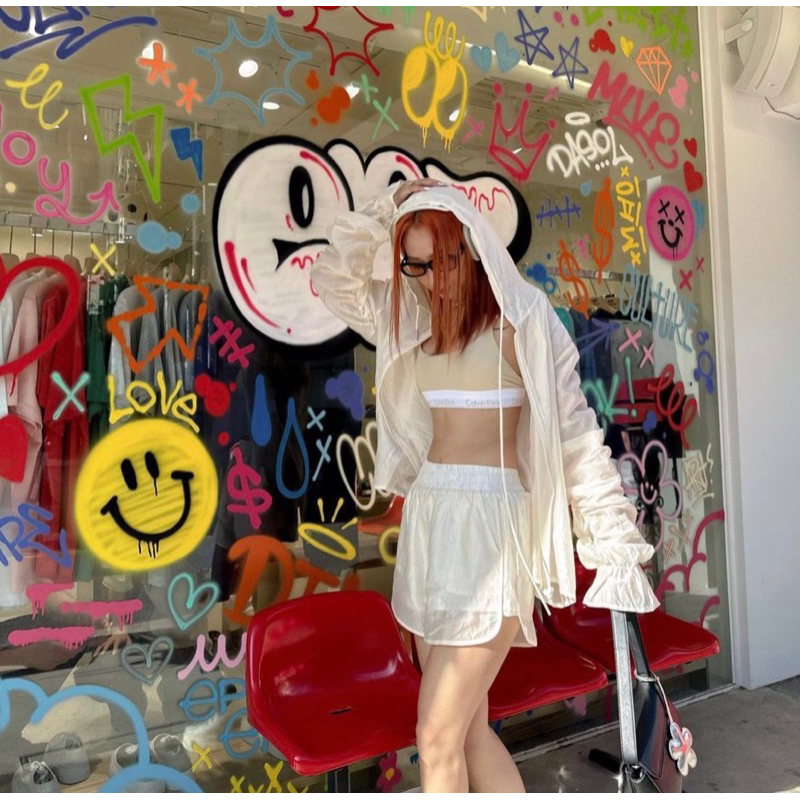 SET ÁO SƠ MI KHOÁC NÓN + CROPTOP BRA NUDE VIỀN CHỮ 2 DÂY + QUẦN SHORTS TRẮNG