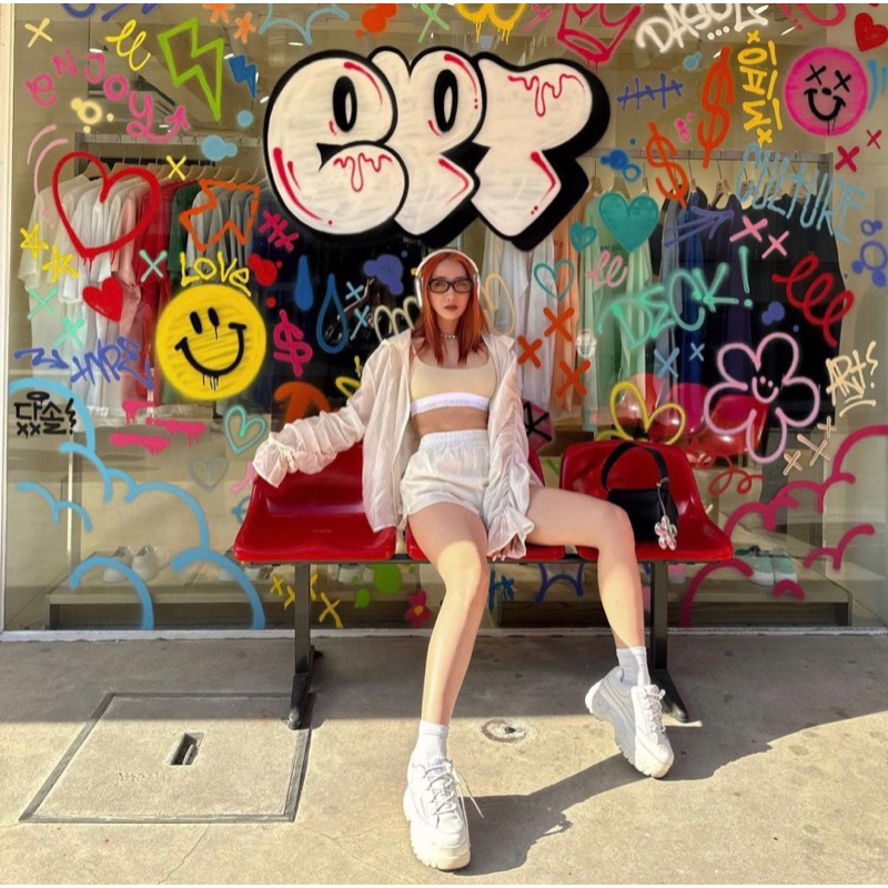 SET ÁO SƠ MI KHOÁC NÓN + CROPTOP BRA NUDE VIỀN CHỮ 2 DÂY + QUẦN SHORTS TRẮNG