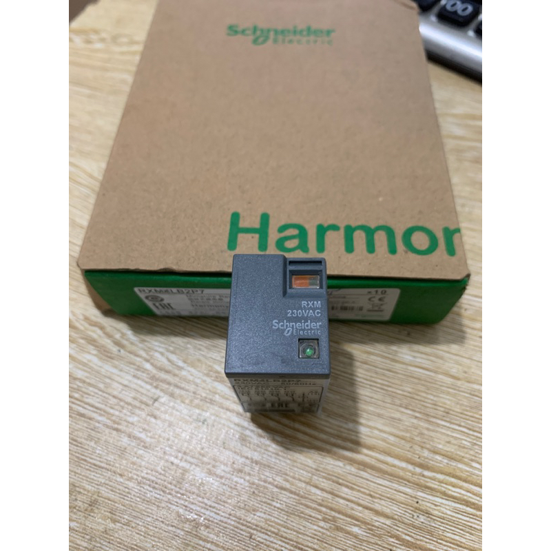 Rơ le trung gian 230VAC 14 chân có đèn RXM4LB2P7 Schneider