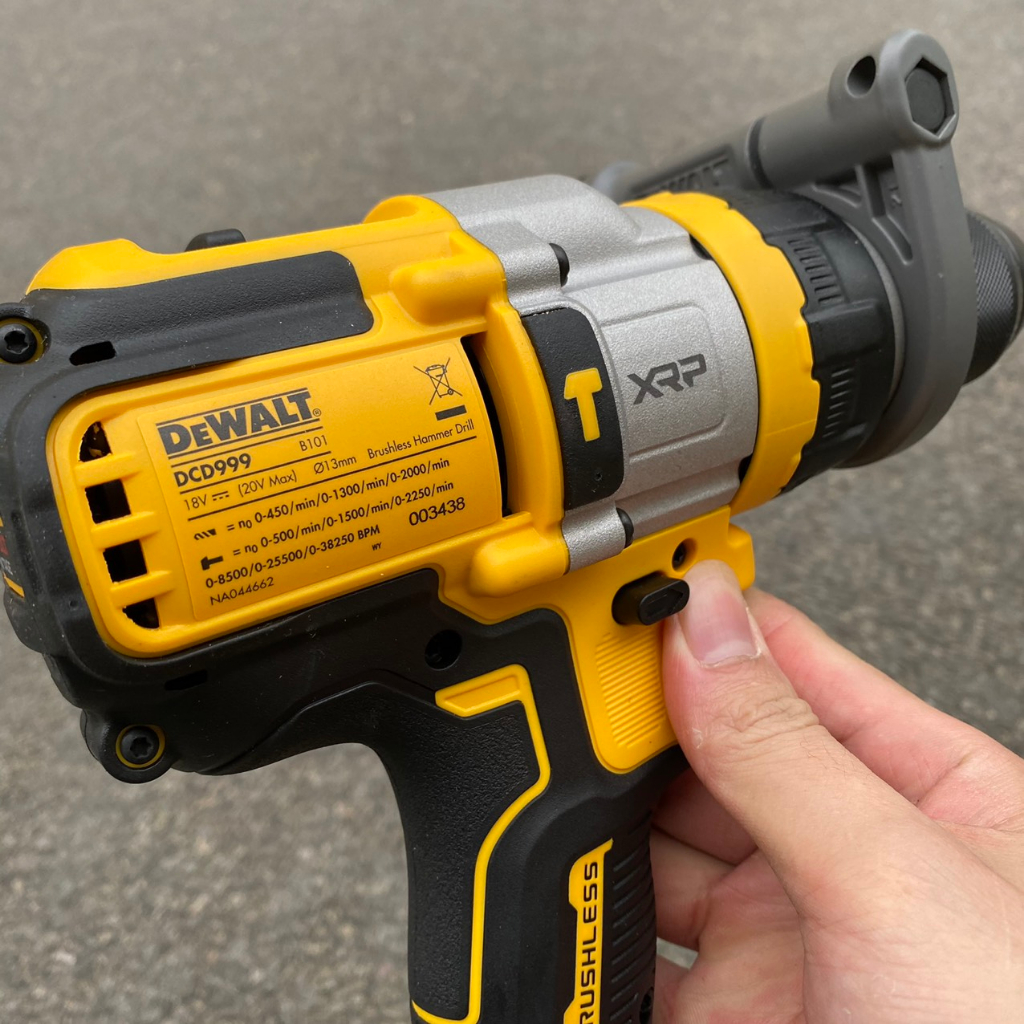 Máy khoan pin Dewalt DCD 999