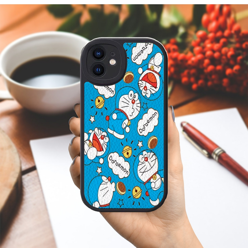 Ốp lưng Iphone XS/11 Pro/12 Pro/14 Pro Max/13/...dẻo đen vân da viền bảo vệ camera hình Doremon