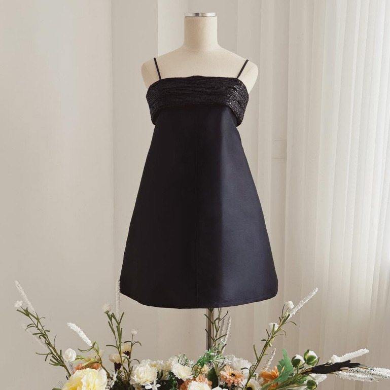 Váy hai dây đen dáng xòe form chữ a, đầm suông viền ánh ngực đi tiệc sang trọng tiểu thư DELIZ | BigBuy360 - bigbuy360.vn