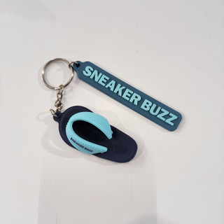 Móc khoá dép Sneaker Buzz siêu dễ thương