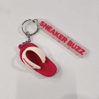 Móc khoá dép Sneaker Buzz siêu dễ thương