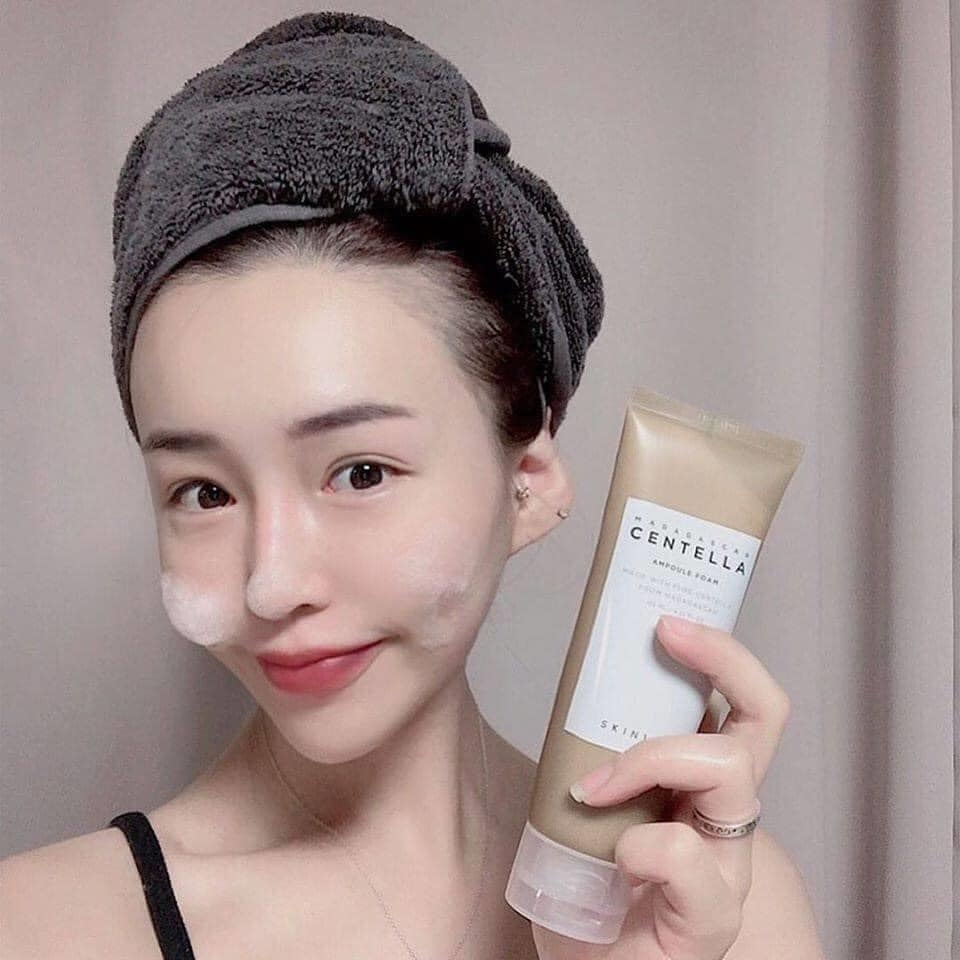 Sữa rửa mặt rau má Skin1004 Madagascar Centella Ampoule Foam 125ml Hàn Quốc giúp Dưỡng Ẩm Và Làm Sạch Da