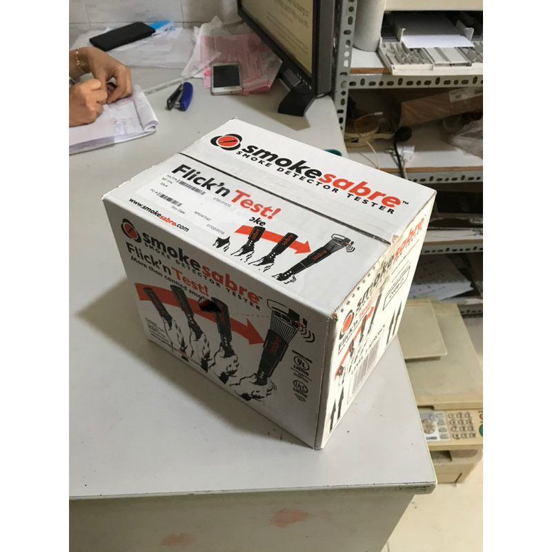 Chai thử khói SMOKE SABRE