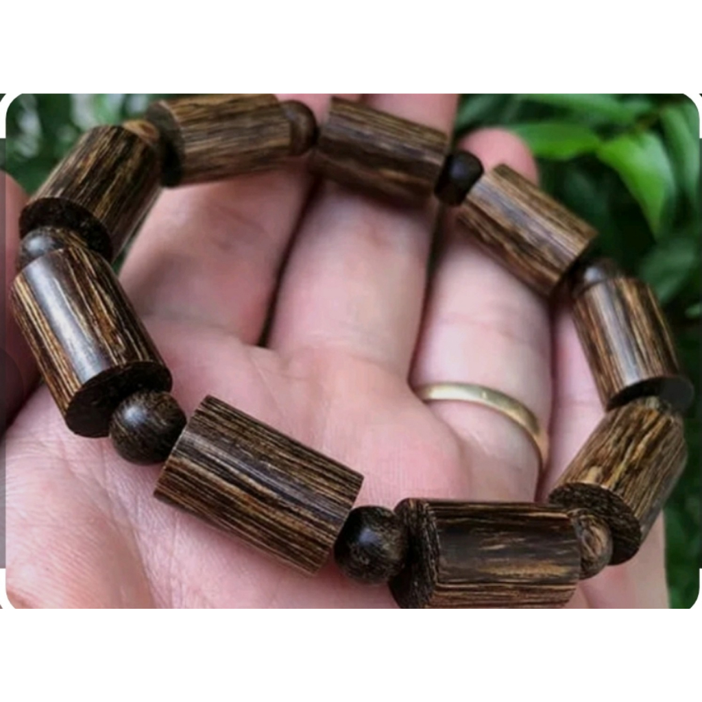 Vòng Tay Trầm Sánh Đốt Trúc Gia Công Từ Những Miếng Trầm Sánh Tự Nhiên