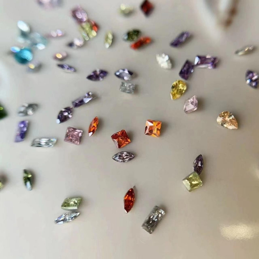 Sét đá mini chân nhọn gắn móng trang trí móng