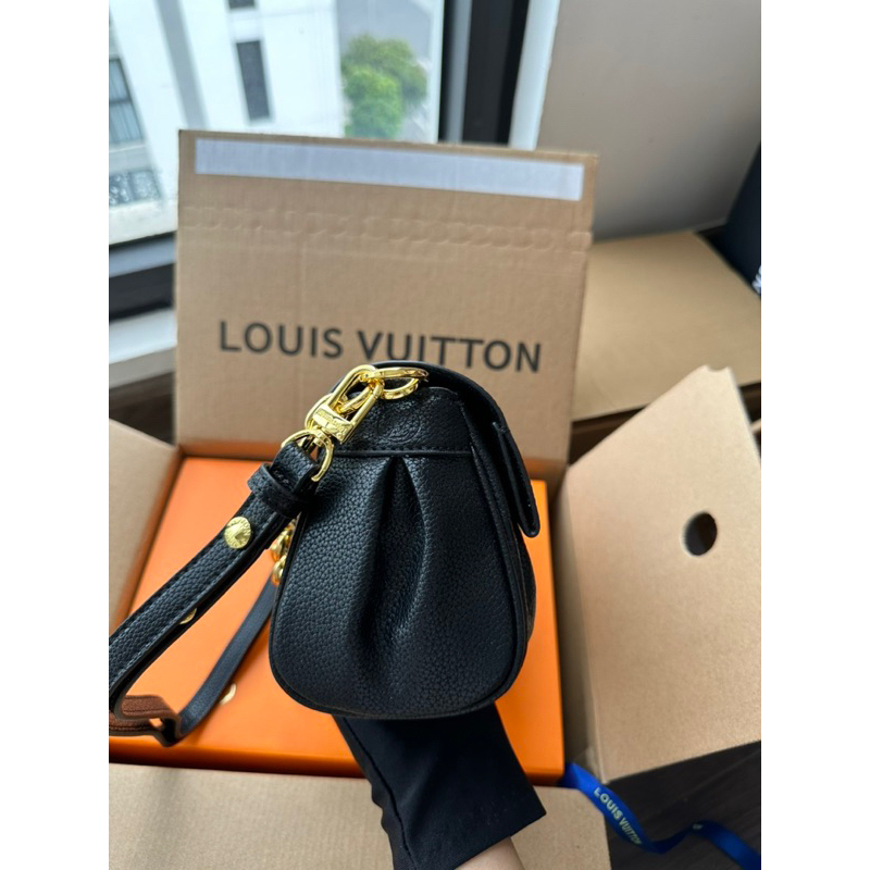 Túi Xách Lou. is Vui. Ttion favorite Size 24cm Màu Đen