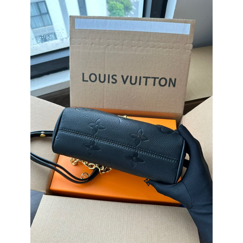 Túi Xách Lou. is Vui. Ttion favorite Size 24cm Màu Đen