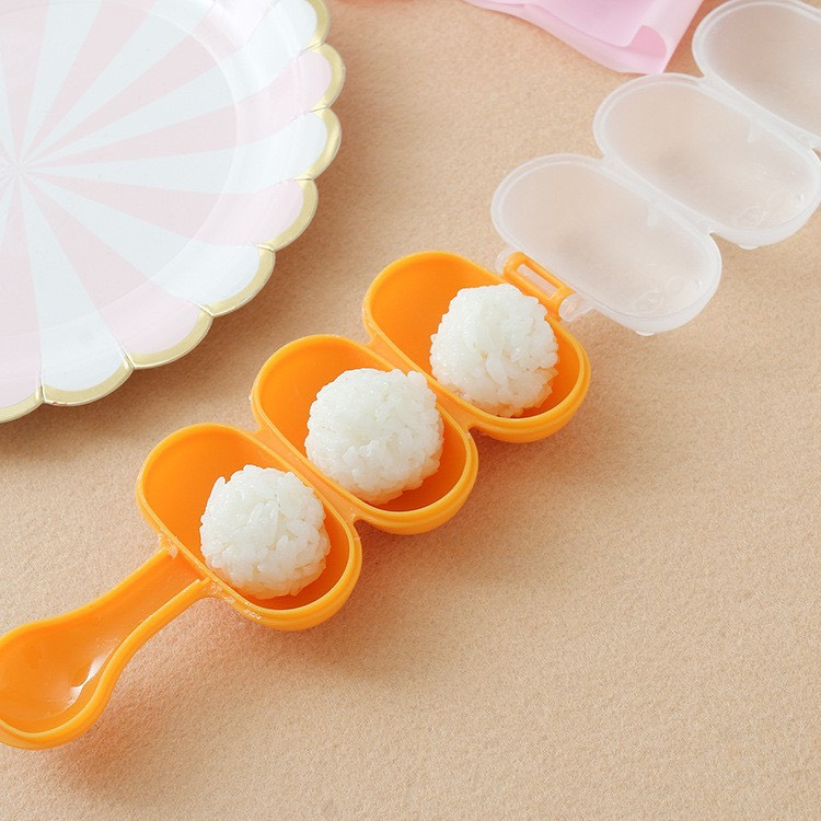 Bộ khuôn lắc cơm tạo hình cơm nắm cho bé ăn dặm kèm thìa