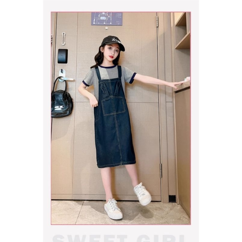 Set váy yếm bò kết hợp với áo thun cực kỳ phong cách cho bé gái