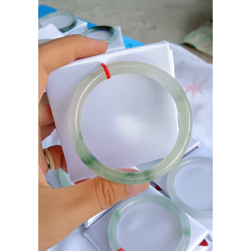 Vòng bản liền phi thuý chất  băng