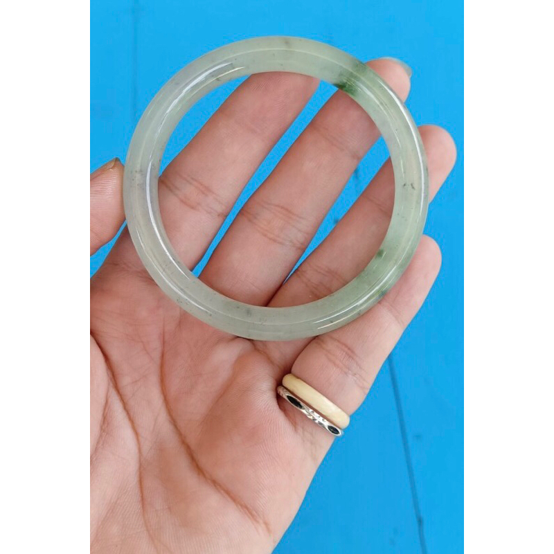 Vòng bản liền phi thuý chất  băng