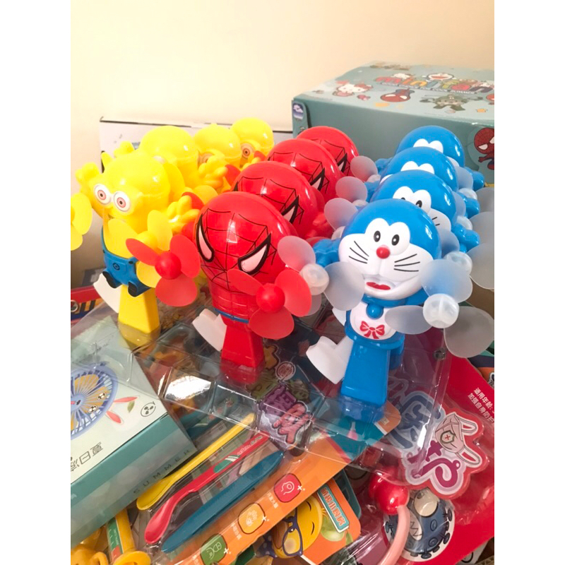 Quạt cầm tay Minions, người nhện Spiderman, doremon siêu dễ thương và đáng yêu, không dùng pin