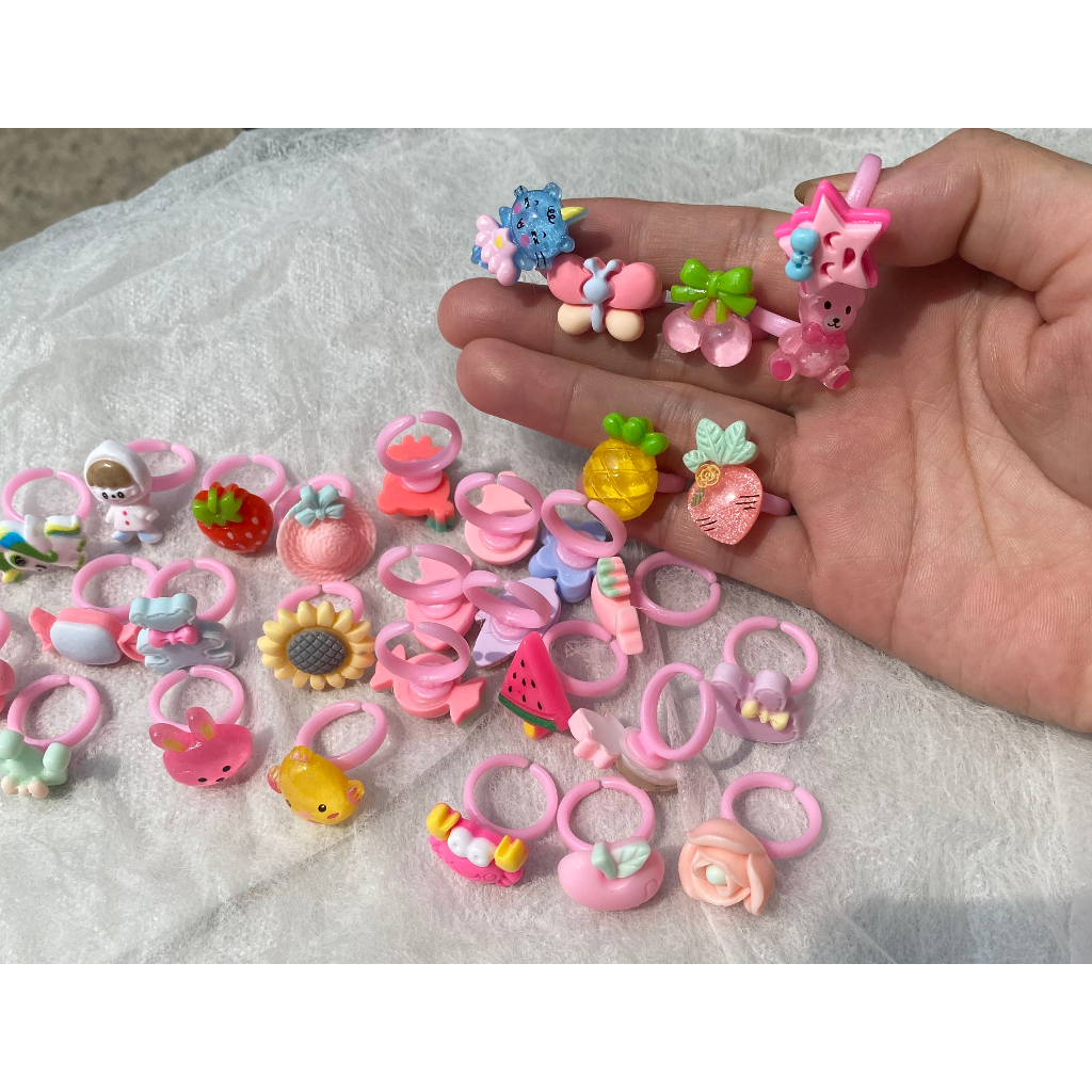 Nhẫn nhựa đính icon gấu dâu hồng,nhẫn họa tiết đáng yêu