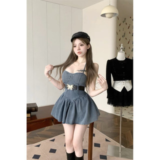 Đầm denim cổ yếm buộc dây đuôi cá kèm thắt lưng