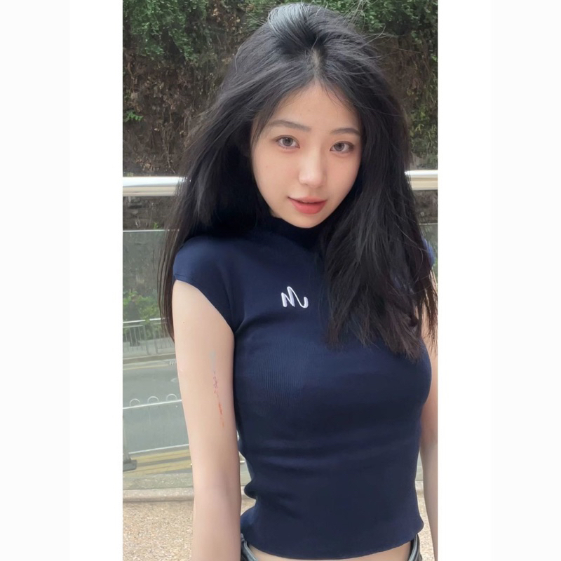 Áo thun baby tee màu xanh than tay hến cổ lọ viền sóng form ôm tôn dáng vải lanh thoáng mát – Tiktik