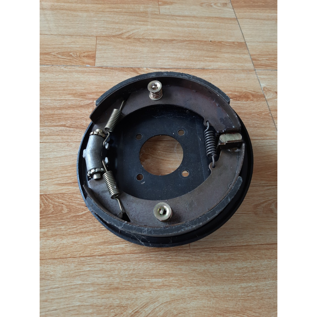 1 mâm dừng phanh cơ đường kính má phanh 18cm, 20cm