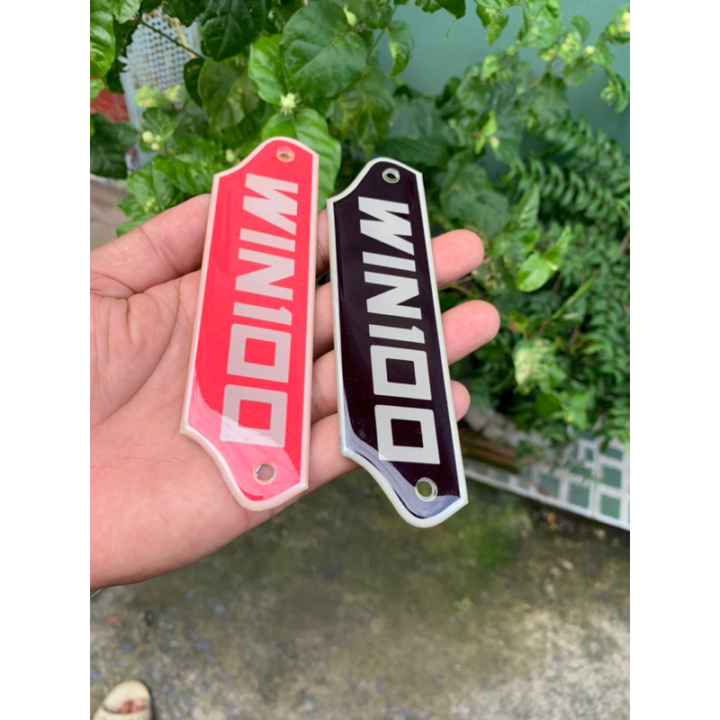Logo win100 chất liệu nhôm nguyên chất phủ keo .
