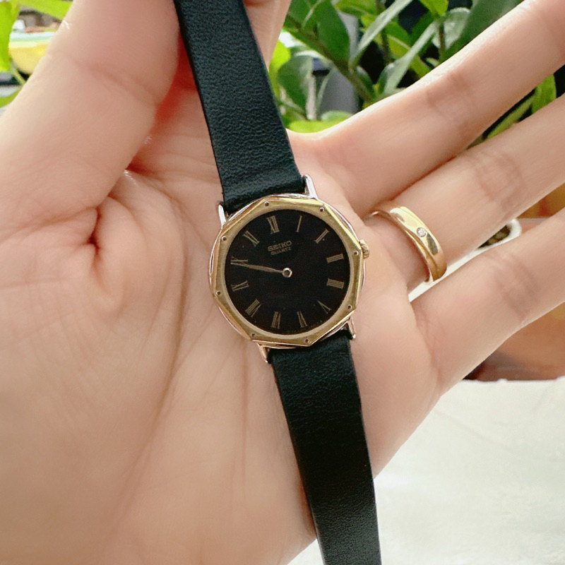 Đồng hồ nữ si nhật hiệu Seiko, mặt bát giác
