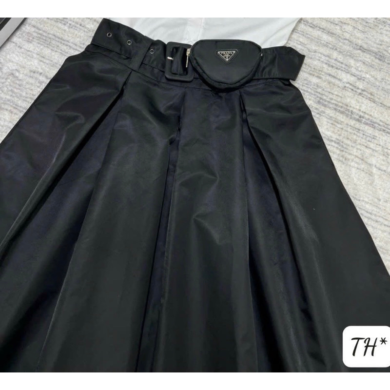Chân váy Pra.da kèm đai túi siêu sịn
