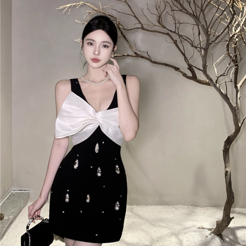Váy dự tiệc kết đá lấp lánh khí chất