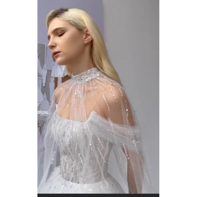 Choàng rời váy cưới đính hạt lấp lánh