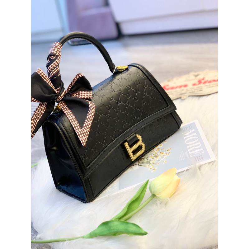 Túi xách nữ dáng cong khuy chữ B-tặng kèm khăn lụa