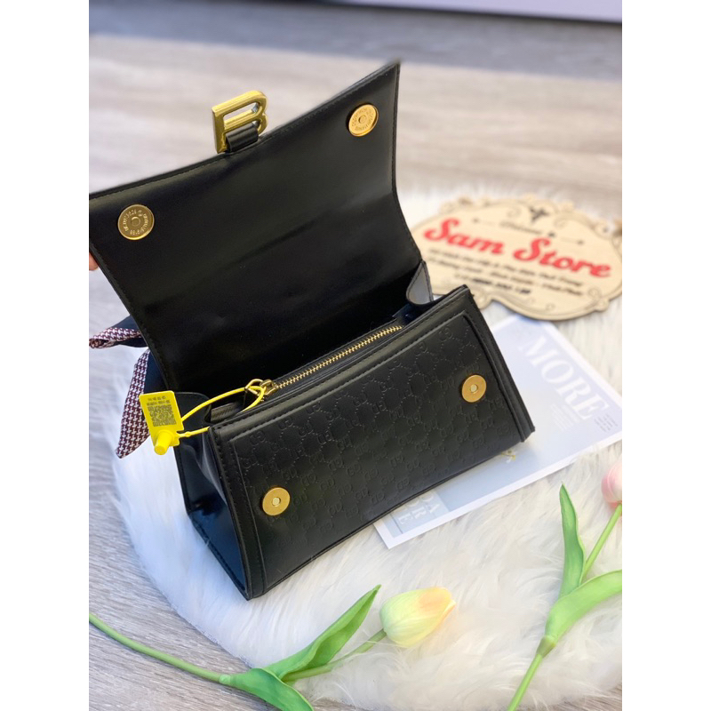 Túi xách nữ dáng cong khuy chữ B-tặng kèm khăn lụa