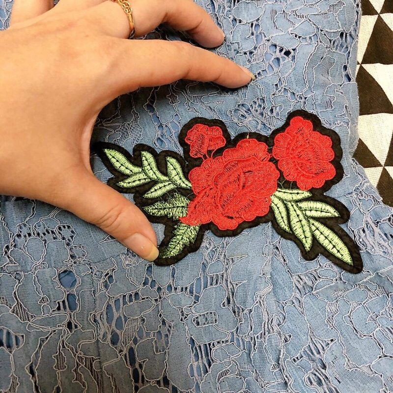 Jumpsuit 2 dây xanh ren phối hình thêu hoa