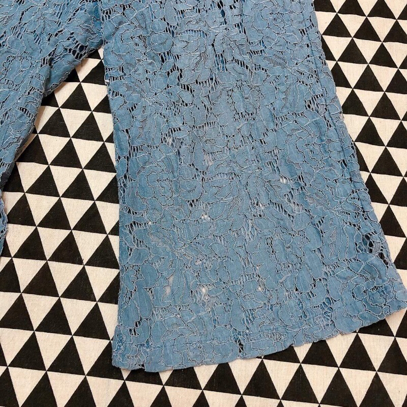 Jumpsuit 2 dây xanh ren phối hình thêu hoa