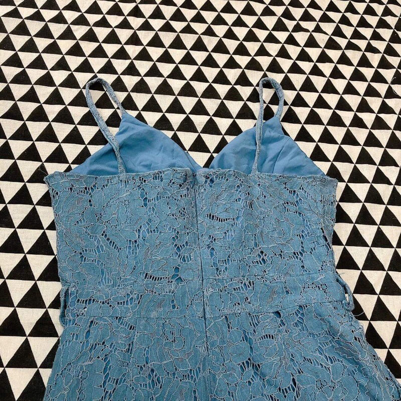 Jumpsuit 2 dây xanh ren phối hình thêu hoa