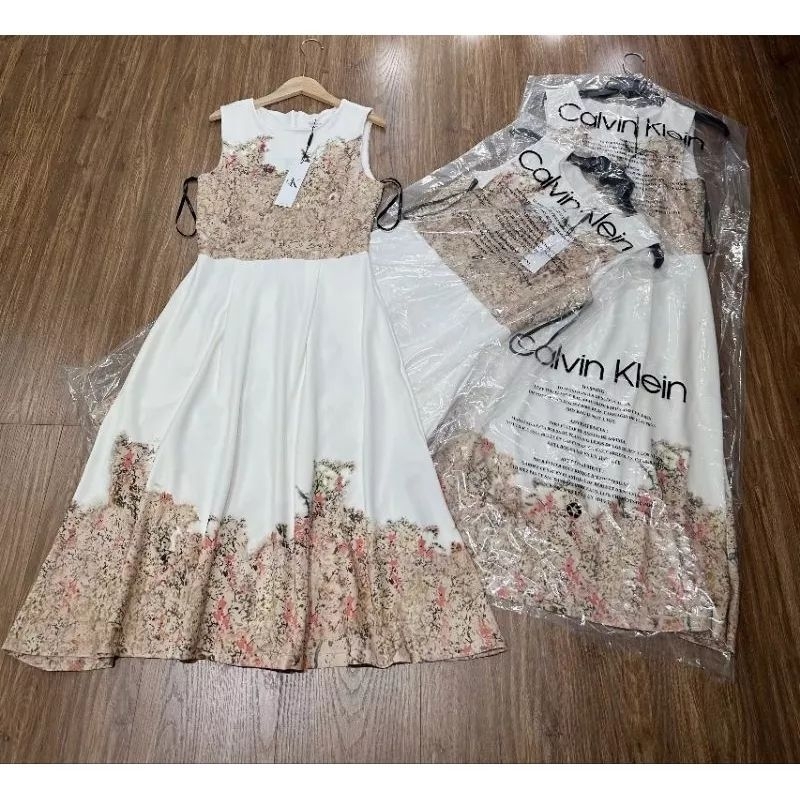 Đầm midi CALVIN KLEIN trắng nền hoa vải co giãn