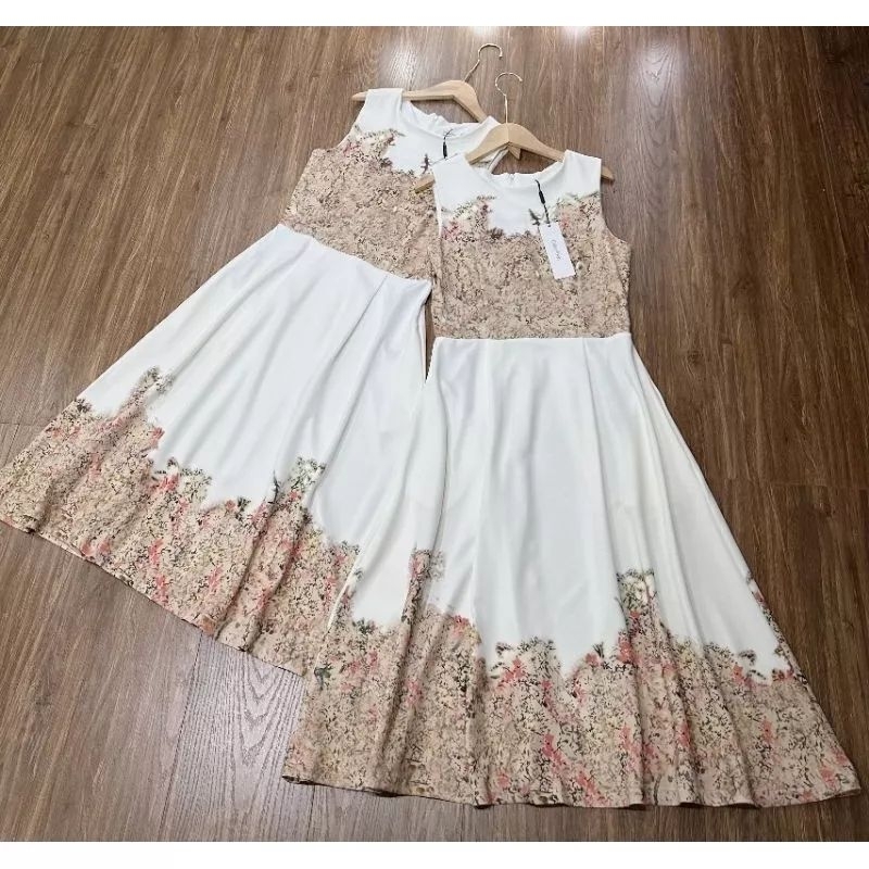 Đầm midi CALVIN KLEIN trắng nền hoa vải co giãn