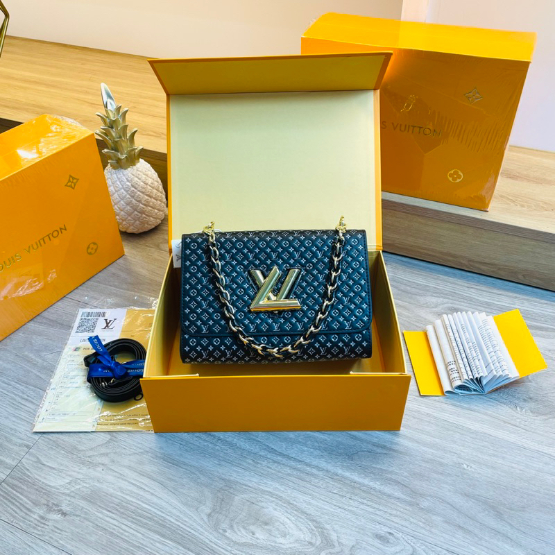 Túi lv twist logo chìm 3D s23