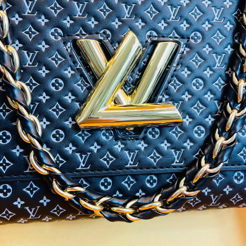 Túi lv twist logo chìm 3D s23