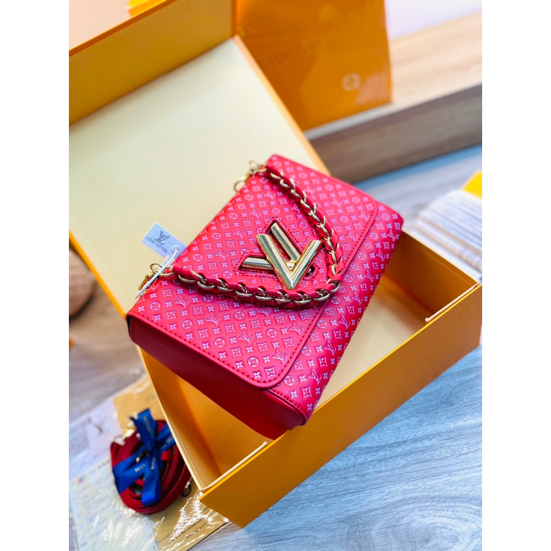 Túi lv twist logo chìm 3D s23